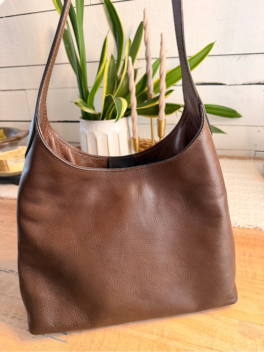 Classic Brown Leather Shoulder Bag - Picture 2 of 3